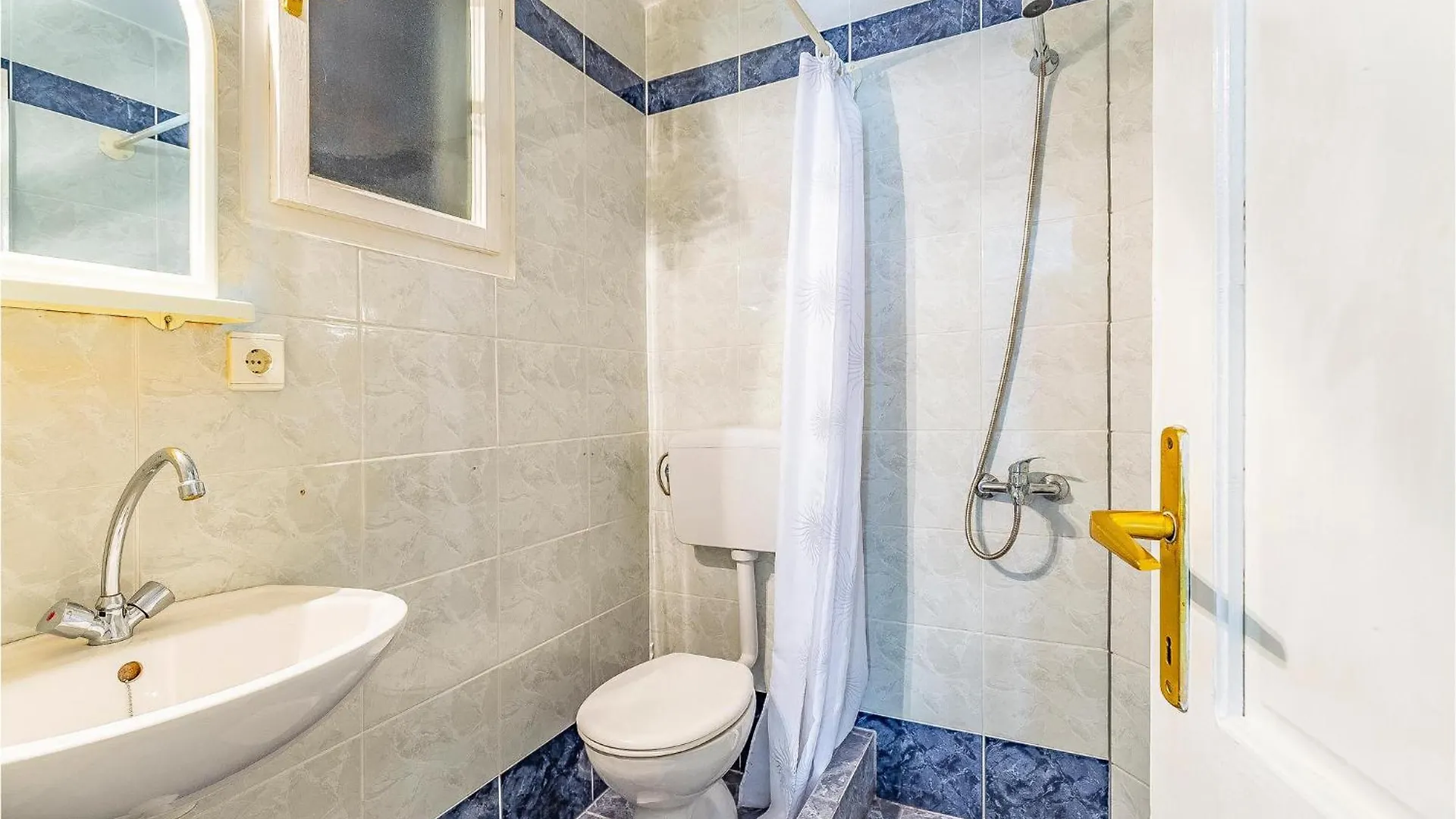 1 Bedroom Amazing Apartment In Krnica 0*,